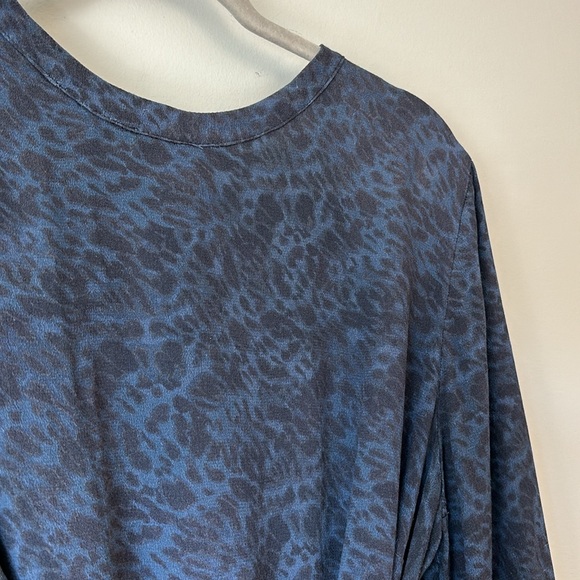 Blue and black animal print tunic in light synthetic material - Picture 2 of 5